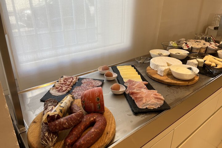 Dining 49 of 65