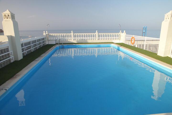 Pool 22 of 30