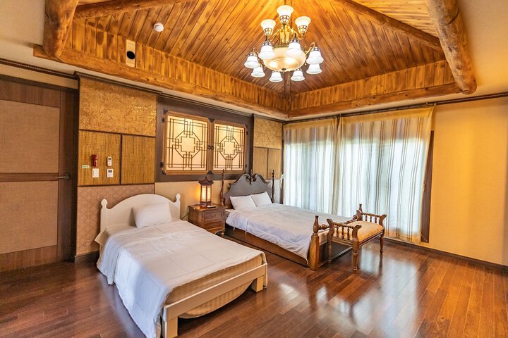 Room 10 of 75