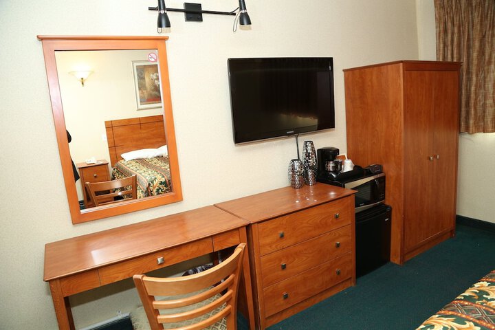 Room 4 of 37