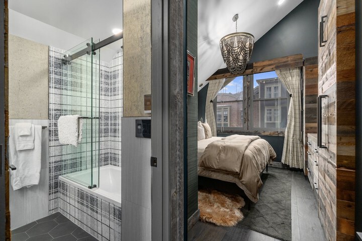 Room 28 of 52