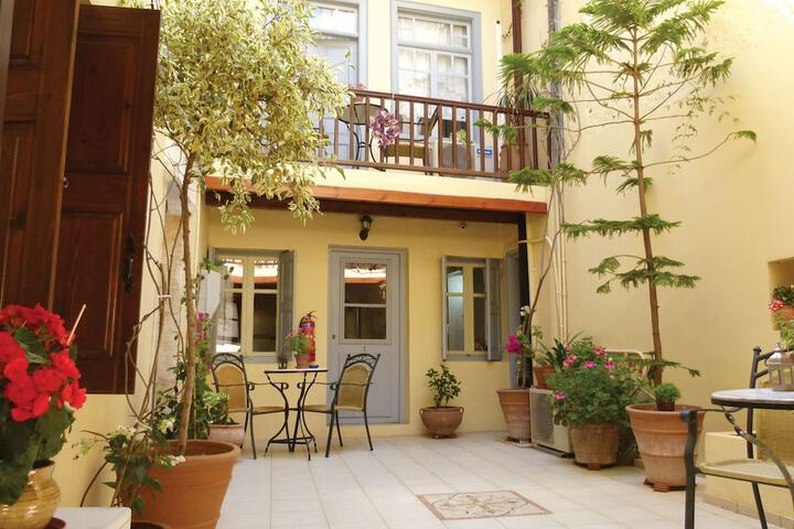 Hotel Exterior 26 of 38