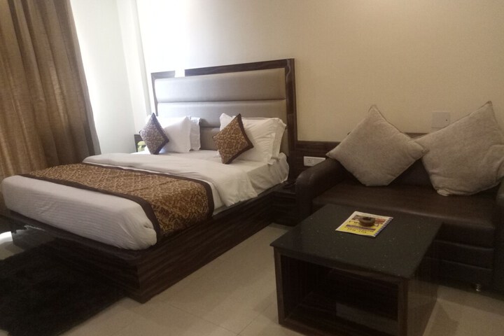 Room 32 of 61