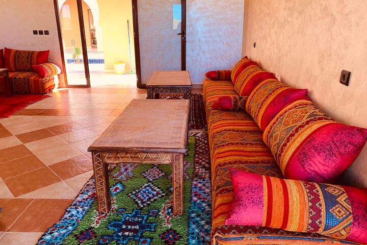 Lobby lounge