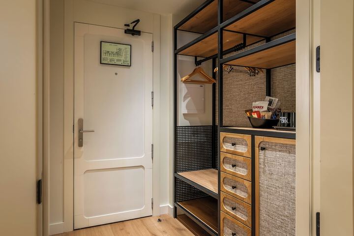 Room 14 of 60