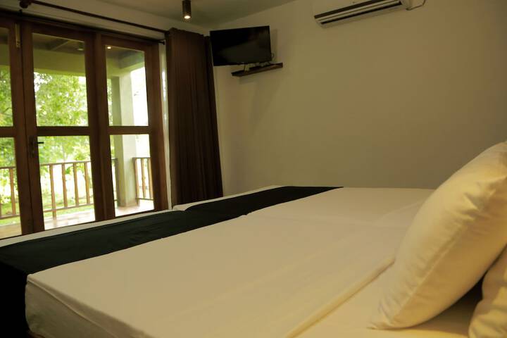 Room 4 of 61