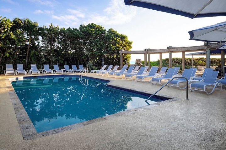 Hotel Pool