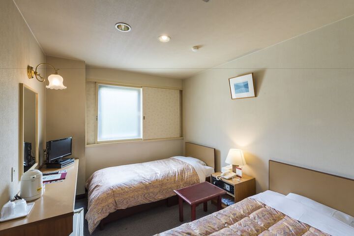 Room 9 of 36