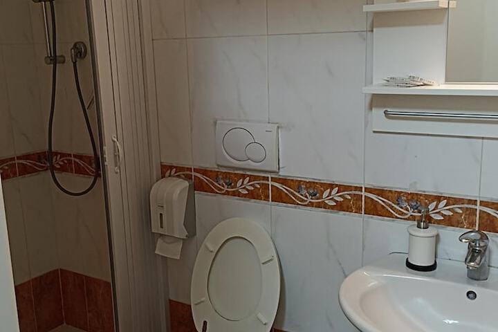 Room 44 of 48