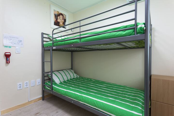 Childrens Theme Room