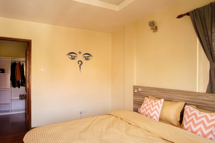 Room 27 of 43