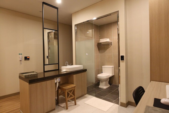 Room 7 of 14