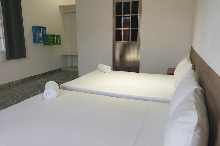Room 26 of 40