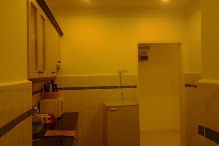 Room 6 of 9