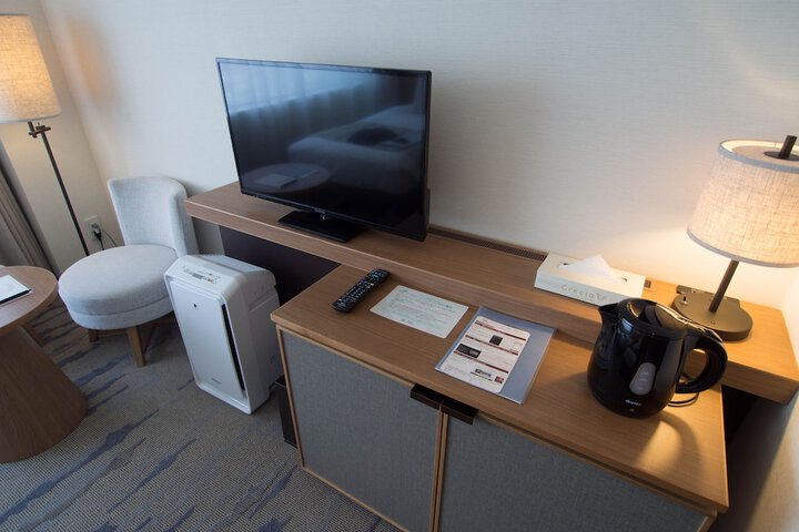 Room 8 of 163