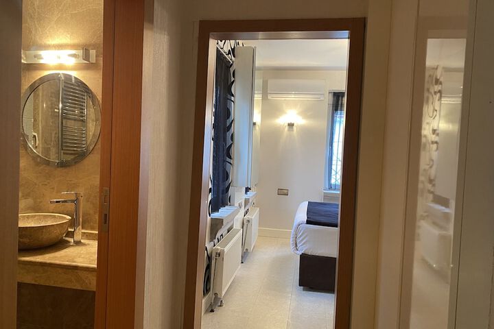 Room 9 of 66