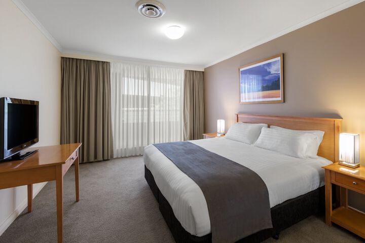 Room 6 of 44