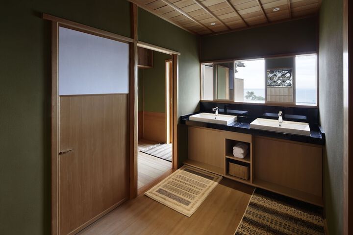 Room 42 of 73