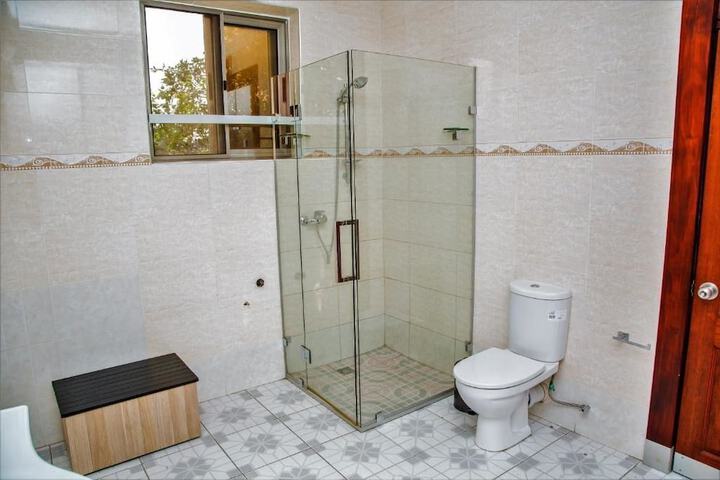 Room 10 of 14