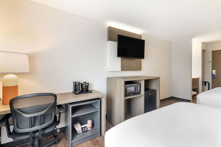 2 Double Beds Business Room Upgrade (1 of 12)