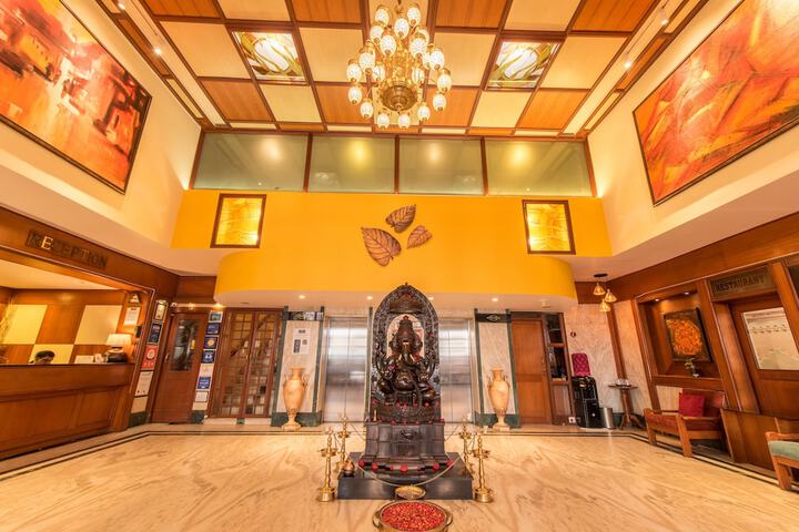 Entrance & Lobby