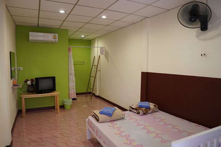 Room 15 of 36