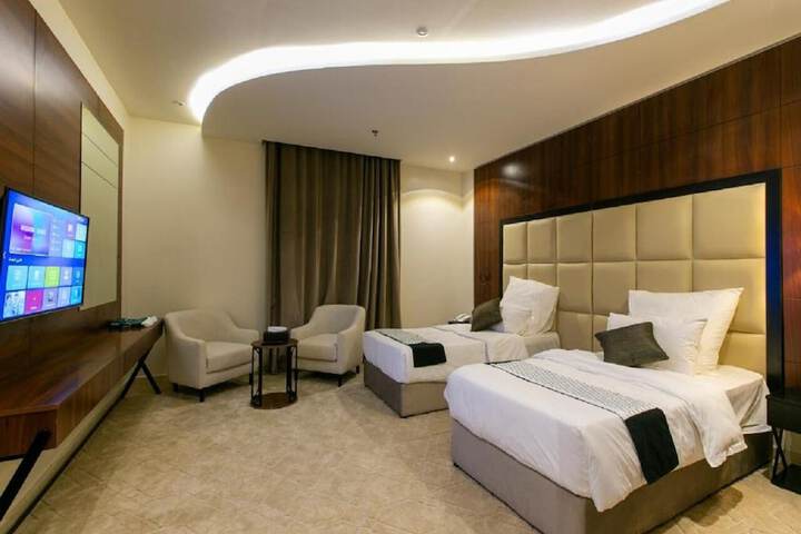 Room 17 of 37