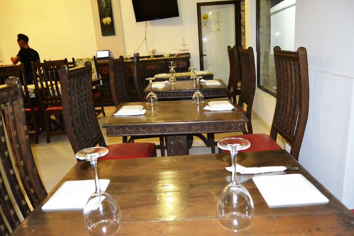 Dining 63 of 77