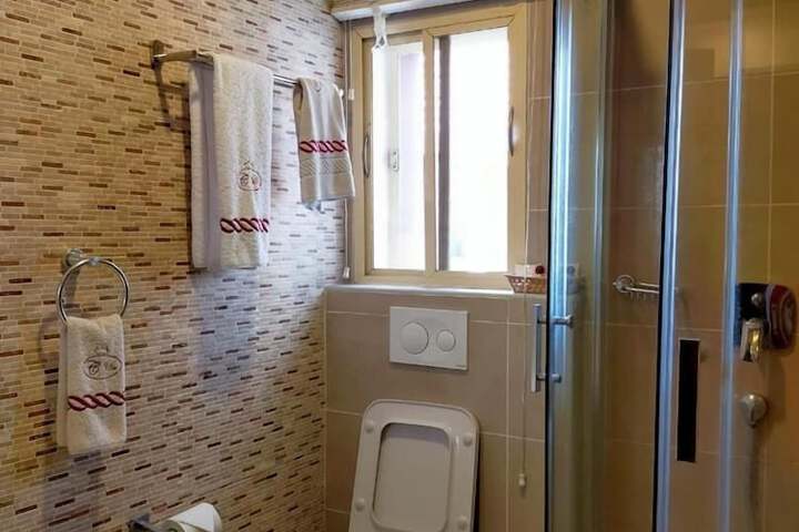 Room 10 of 19