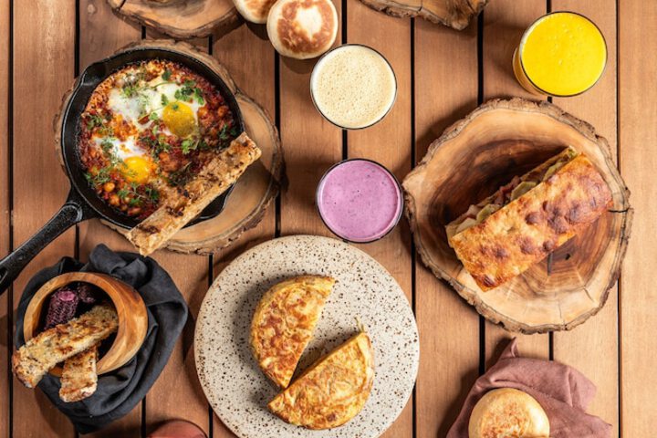 Breakfast/Coffee Service 100 of 106