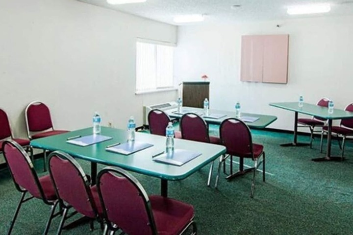 Business Center 16 of 17