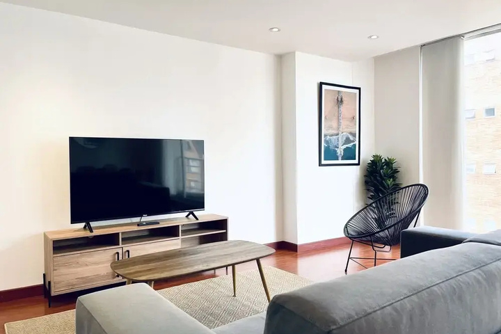 Room 4 of 16