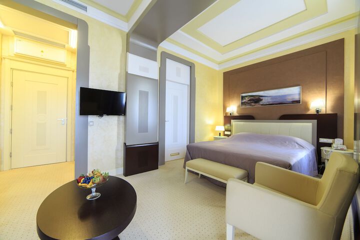 Room 9 of 117