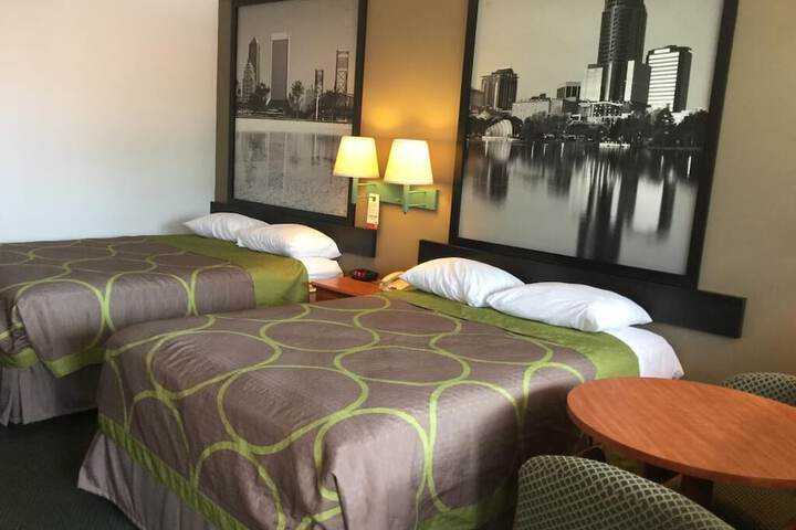 2 Double Beds (6 of 8)