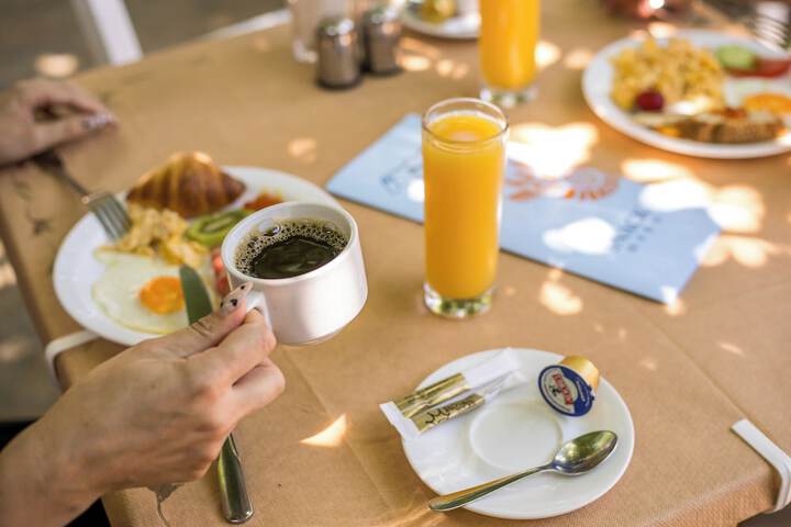 Breakfast/Coffee Service 113 of 151