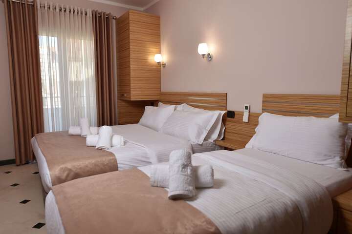 Room 10 of 121