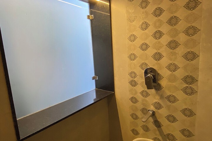 Room 120 of 189
