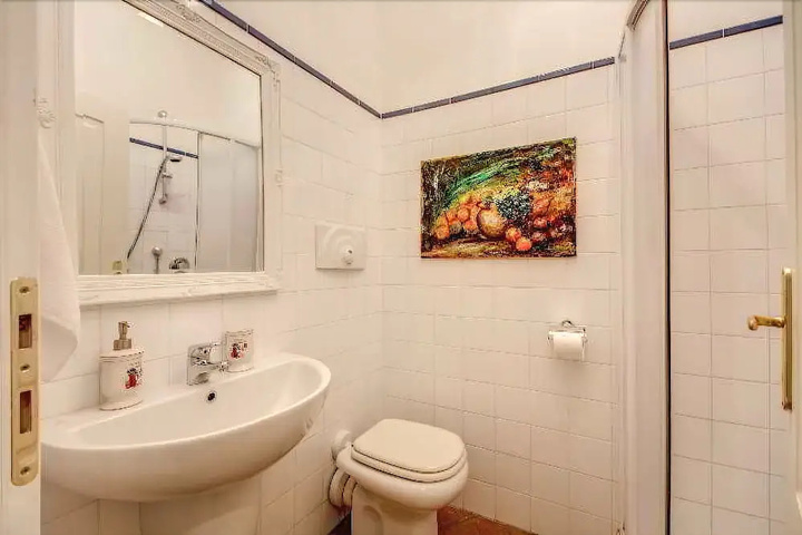Room 5 of 11
