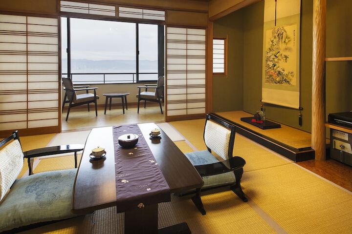 Room 6 of 92
