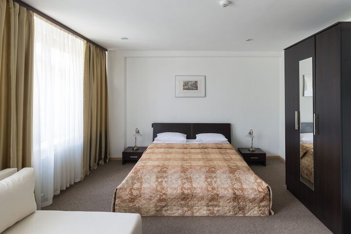 Room 11 of 35