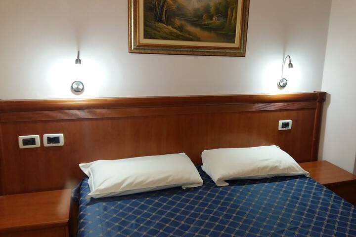 Room 3 of 44
