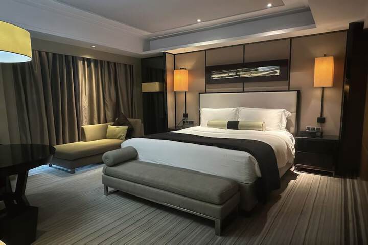 Room 28 of 49