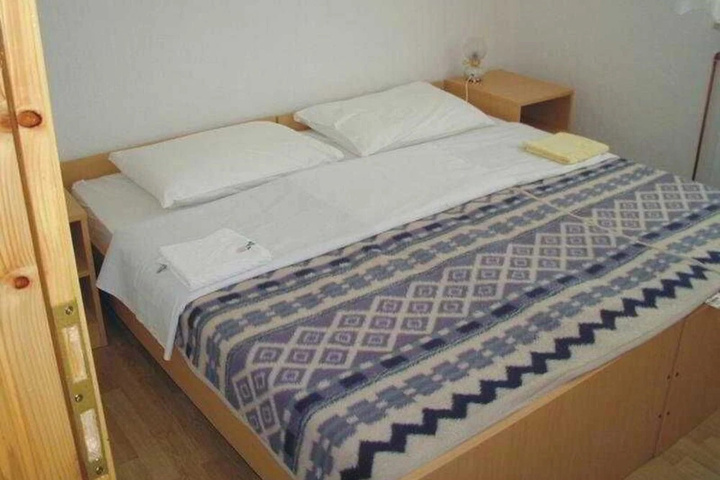 Room 4 of 6