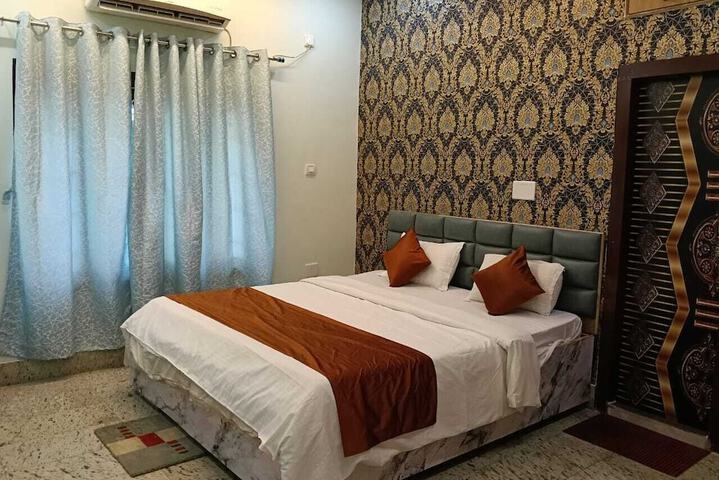 Room 28 of 43