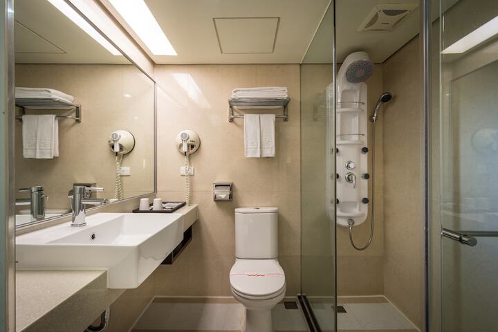 Room 42 of 60