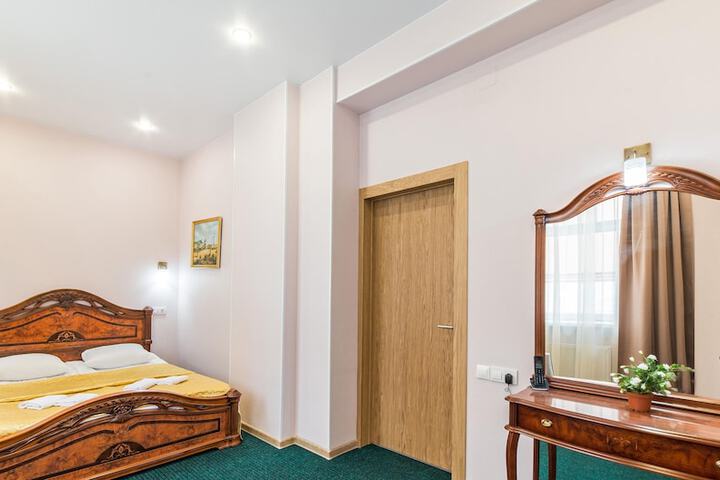 Room 27 of 164