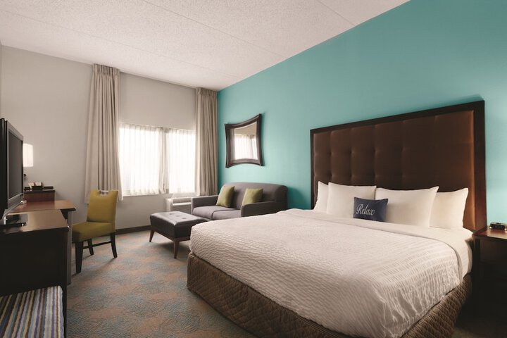 Room 5 of 38