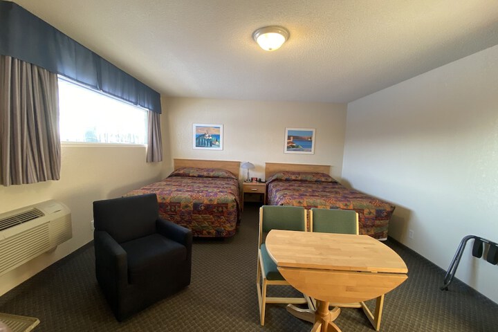 Room 8 of 16