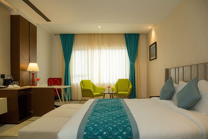 Room 6 of 28