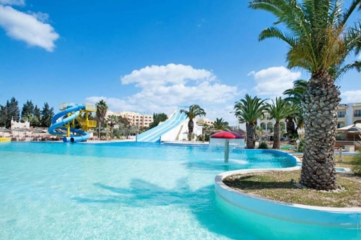 Hotel Pool